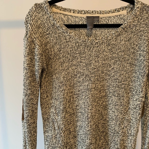 Sweater - Picture 4 of 5